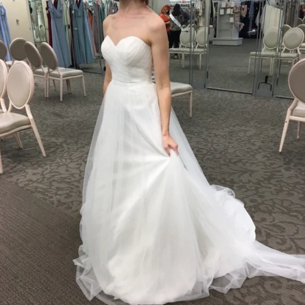 NWT Sweetheart Tulle Ball Gown Wedding Dress Size 6 (David’s Bridal)